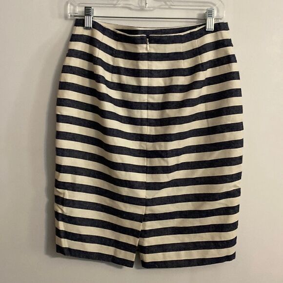 Ann Taylor Blue White skirt, size 2 - Picture 2 of 3